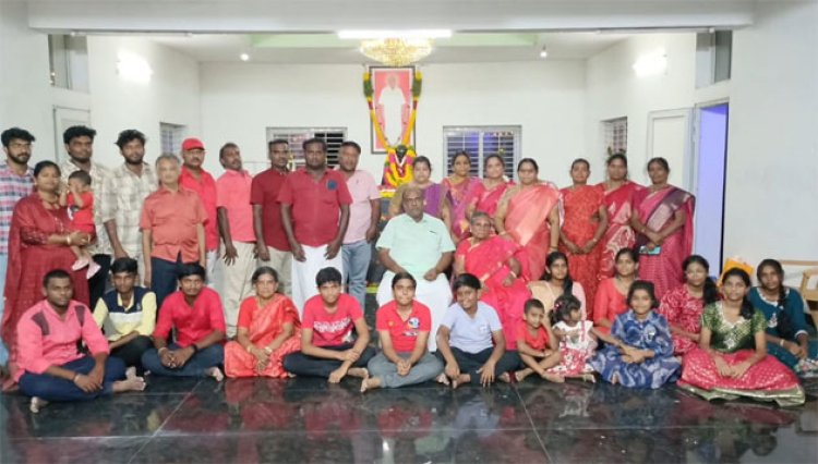 விளாத்திகுளம் அருகே தந்தையின் நினைவு தினத்தில் மாணவர்களுக்கு தங்க மோதிரம், தங்க கம்மல் பரிசளித்த வாரிசுகள்!!