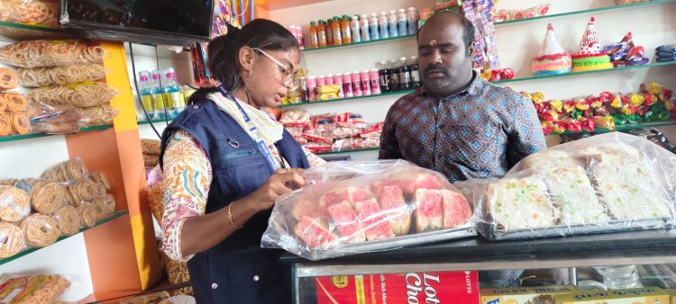 ஒட்டப்பிடாரம் ஐயங்கார் பேக்கரியில் உணவு பாதுகாப்பு துறை அதிகாரிகள் ஆய்வு!