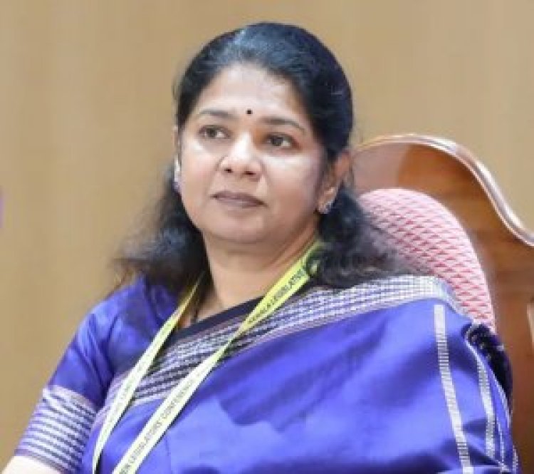 நீங்க உங்க மொழியில பேசுங்க, நாங்க எங்க மொழியில பேசுறோம்' - அமித் ஷாவுக்கு கனிமொழி பதில்!!