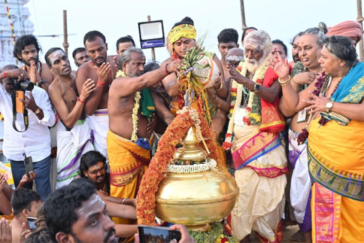 திருச்செந்தூர் கோவில் கும்பாபிஷேகம் கோலாகலம்: அரோகரா... கோஷம் முழங்க..லட்சக்கணக்கான பக்தர்கள் தரிசனம்!