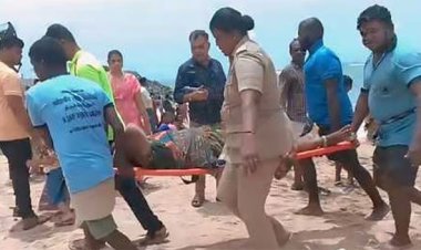 திருச்செந்தூரில் கடல் அலையில் சிக்கிய பெண் பக்தர் காயம்..!