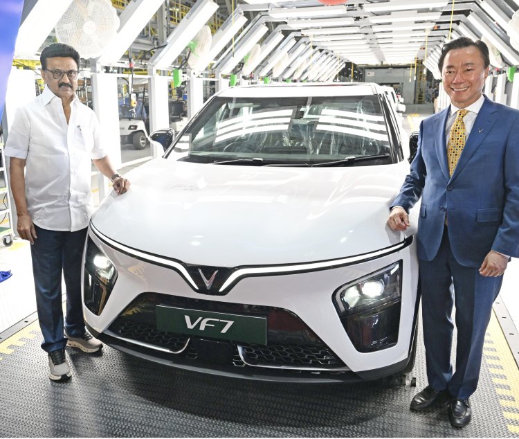 தூத்துக்குடியில் வின்ஃபாஸ்ட் மின்சார கார் தொழிற்சாலை : முதல்வர் ஸ்டாலின் திறந்து வைத்தார்!