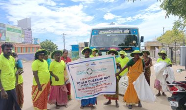 காயல்பட்டினம் கடற்கரையில் தொண்டு நிறுவனம் சார்பில் கடற்கரை தூய்மைப்படுத்தும் பணி..!