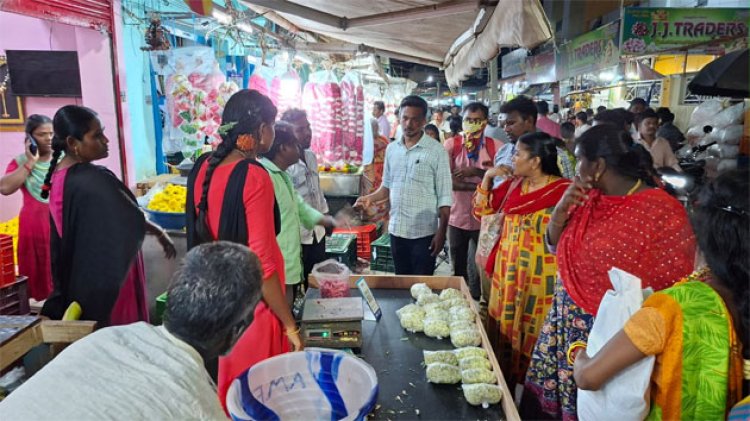 தூத்துக்குடி பூ மார்க்கெட்டில் மாநகராட்சி அதிகாரிகளுடன் வியாபாரிகள் வாக்குவாதம்..!
