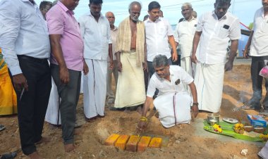 கருங்குளத்தில் பயணிகள் நிழற்குடை : எம்.எல்.ஏ சண்முகையா அடிக்கல் நாட்டினார்..!