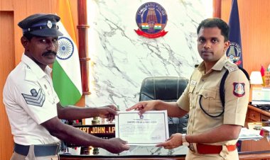 தண்டவாளத்தில் சிக்கித் தவித்த பசு, கன்று மீட்பு : காவலருக்கு எஸ்பி ஆல்பர்ட் ஜான் பாராட்டு!