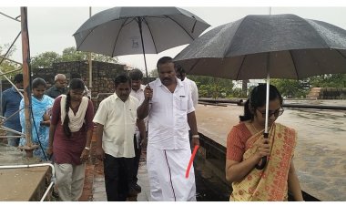 தூத்துக்குடி பழைய மாநகராட்சி கட்டிடம் மொட்டை மாடியில் மேயர் ஜெகன் பொியசாமி ஆணையர் ப்ரியங்கா திடீர் ஆய்வு..!