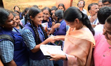 தூத்துக்குடியில் இருந்து 219 மாணவ-மாணவிகளை கீழடிக்கு அழைத்து சென்ற கனிமொழி எம்.பி..!