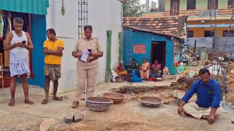 ஆழ்வார்திருநகரியில் கோவில் நிலத்தை அபகரிக்க முயல்வதாக புகார் : செயல் அலுவலர் தர்ரணா போராட்டம்!