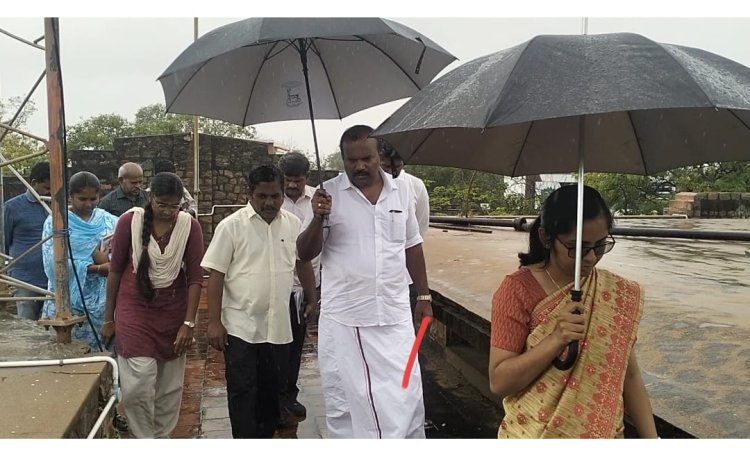 தூத்துக்குடி பழைய மாநகராட்சி கட்டிடம் மொட்டை மாடியில் மேயர் ஜெகன் பொியசாமி ஆணையர் ப்ரியங்கா திடீர் ஆய்வு..!