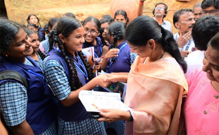 தூத்துக்குடியில் இருந்து 219 மாணவ-மாணவிகளை கீழடிக்கு அழைத்து சென்ற கனிமொழி எம்.பி..!