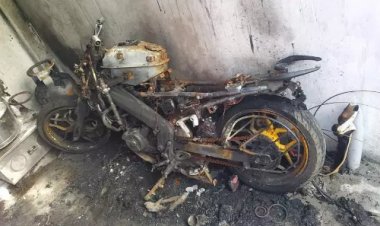 தூத்துக்குடியில் திமுக பிரமுகரின் பைக் எரிப்பு: போலீசார் விசாரணை