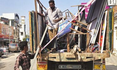 அனுமதியின்றி வைக்கப்பட்ட 52 விளம்பர பலகைகள் அகற்றம்: தூத்துக்குடி மாநகராட்சி நடவடிக்கை!!