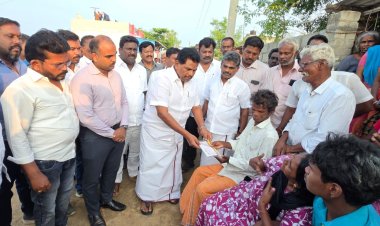 தூத்துக்குடி மொட்டை கோபுரம் கடலில் குளித்த 3 சிறுவர்கள் அலைகளில் சிக்கி பரிதாப பலி  முதல்வர் நிவாரணம் வழங்கல்