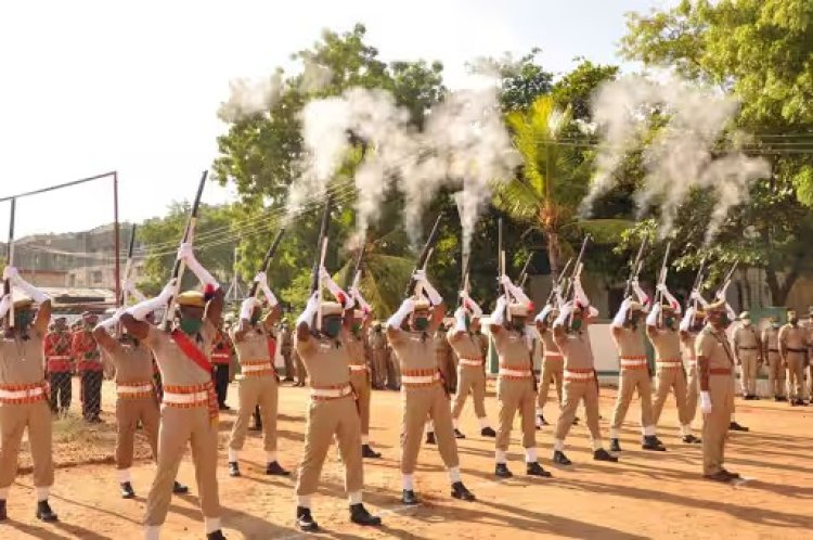 பணியில் இருக்கும் போது விபத்தில் இறந்த சிறப்பு உதவி ஆய்வாளருக்கு அரசு மரியாதை செலுத்தவில்லை : தூத்துக்குடி மாவட்ட காவல்துறை மீது தமிழக முதல்வரிடம் புகார்!