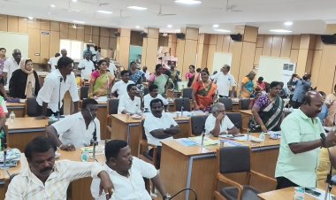 தூத்துக்குடி மாநகராட்சி கூட்டத்தில் திமுக உட்பட ஒட்டு மொத்த மாமன்ற உறுப்பினர்கள் கடும் எதிர்ப்பு: மேயர் பதில் கூறிய சில நிமிடத்தில் வெளியேறிய திமுக கவுன்சிலர்....