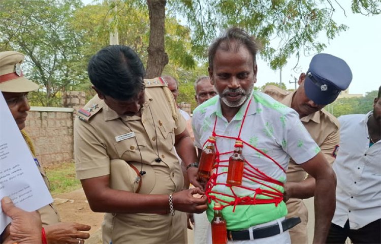 மது கட்டுப்பாடு கோரி தூத்துக்குடி ஆட்சியர் அலுவலகத்தில் பரபரப்பு – சமூக ஆர்வலரின் நூதனப் போராட்டம்