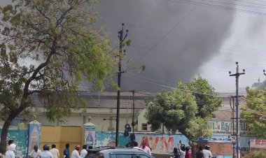 தூத்துக்குடி AVM வளாகத்தில் பெரும் தீ விபத்து – 100 டன் பஞ்சு எரிந்து சேதம், அரசு அதிகாரிகள் நேரில் ஆய்வு