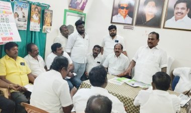 தூத்துக்குடியில் அதிமுக ஆலோசனை கூட்டம் நடைபெற்றது முன்னாள் அமைச்சா் எஸ். பி சண்முகநாதன் பங்கேற்பு