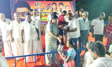 தமிழக முதல்வரால் நம்பர் ஒன் மாநிலமாக வளர்ச்சி அடைந்து தலை நிமிர்ந்து நிற்கிறது. நலத்திட்ட உதவிகள் வழங்கி அமைச்சர் கீதாஜீவன் பேச்சு..!