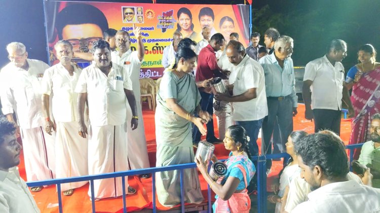 தமிழக முதல்வரால் நம்பர் ஒன் மாநிலமாக வளர்ச்சி அடைந்து தலை நிமிர்ந்து நிற்கிறது. நலத்திட்ட உதவிகள் வழங்கி அமைச்சர் கீதாஜீவன் பேச்சு..!