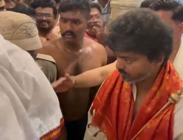 திருச்செந்தூரில் விஜயின் ரகசிய யாகம்… அரசியல் எதிரிகளை வீழ்த்த ‘சத்ரு சம்ஹாரம்’! தேர்தலை நோக்கிய அதிரடி ஆன்மிக நகர்வு?