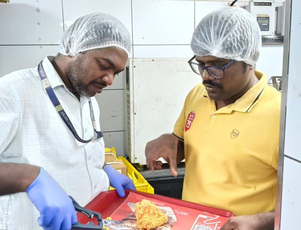 KFC சிக்கன் புகார் எதிரொலி! தூத்துக்குடி உணவு பாதுகாப்புத்துறை திடீர் ஆய்வு... உணவகம் தொடர் கண்காணிப்பில் வைக்க முடிவு!