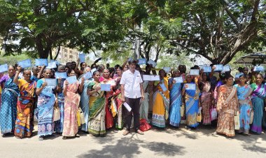 வேலை கேட்டு ஆட்சியர் அலுவலகத்தை முற்றுகையிட்ட பெண்கள்! தூத்துக்குடியில் 100-க்கும் மேற்பட்ட கிராமப்புற பெண்கள் போராட்டம்