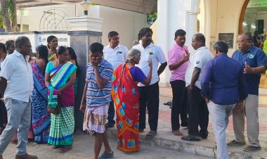 தூத்துக்குடி CSI ஆலயத்தில் பரபரப்பு: குருவை மாற்றக் கோரி ஆராதனையின்போது பெண்கள், ஆண்கள் முற்றுகை போராட்டம்