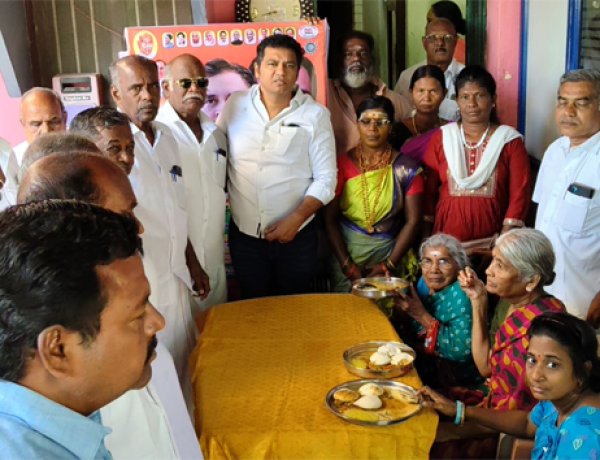 ராகுல் காந்தி பிறந்தநாள்: தூத்துக்குடி முதியோர் இல்லத்தில் காலை உணவு வழங்கிய காங்கிரஸ் நிர்வாகிகள்