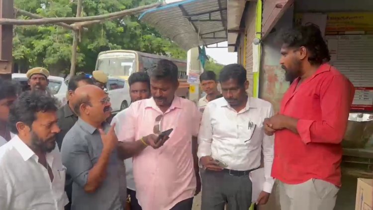 தூத்துக்குடி ரேஷன் கடையில் அதிரடி சோதனை! 22 கிலோ அரசு அரிசி பதுக்கல் கண்டுபிடிப்பு – அமைச்சர் ஸ்ரீநாத் நடவடிக்கை உத்தரவு!