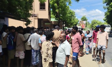 பழையகாயல் அருகே டிராக்டர் மோதி படுகாயம் அடைந்த இளைஞர் உயிரிழப்பு... உடலை வாங்க மறுத்து உறவினர்கள் போராட்டம்!