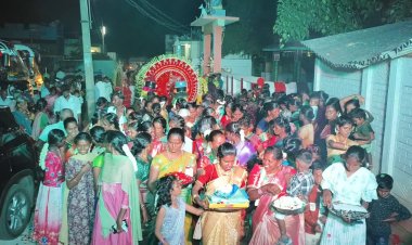 4 டிராக்டரில் 400 தட்டுகள்... பல லட்சம் மதிப்பிலான தாய் மாமன் சீர்வரிசை! ஓட்டப்பிடாரத்தில் திருவிழாவாக மாறிய புனித நீராட்டு விழா
