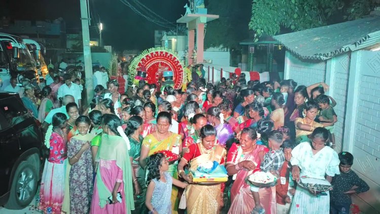 4 டிராக்டரில் 400 தட்டுகள்... பல லட்சம் மதிப்பிலான தாய் மாமன் சீர்வரிசை! ஓட்டப்பிடாரத்தில் திருவிழாவாக மாறிய புனித நீராட்டு விழா